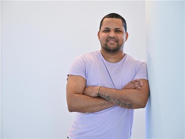 Rafael Maduro, luxemburgischer Maler, beobachtet engagiert das aktuelle Geschehen in seiner Heimat.