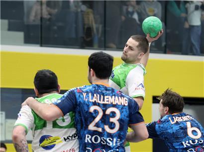 Raphael Guden jubelt nach seinem Tor, bester Torschütze der Saison im Fußballspiel