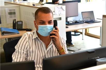 Raphaël Torres arbeitet für die Hotline der „Santé“. Dort kümmert er sich um die Koordination seines Teams – und unter anderem um Hotline-Anrufer, die Portugiesisch sprechen.
