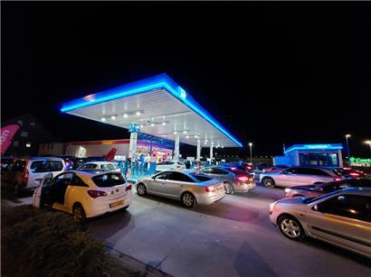 Rasanter Preisanstieg, insbesondere beim Diesel: Am Mittwochabend wollte jeder noch mal volltanken
