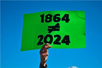 Rassismus, Sexismus und andere Formen von Diskriminierung verhinderten größere Fortschritte
