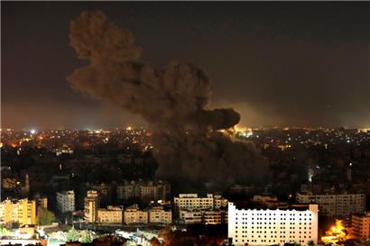 Rauch steigt am Dienstag nach einem israelischen Luftangriff in Dahieh auf
