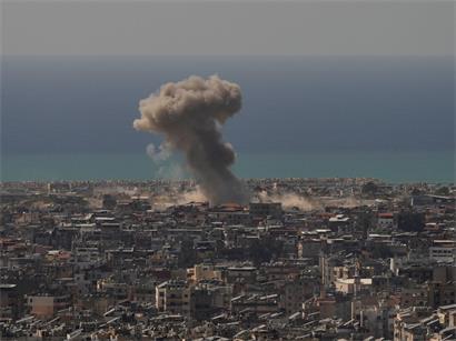 Rauchwolken steigen im April nach israelischem Luftangriff über Dahija, südlicher Vorort von Beirut, Libanon auf
