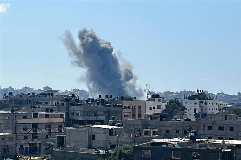 Rauch steigt nach einem israelischen Luftangriff auf
