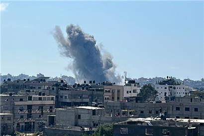 Rauch steigt nach einem israelischen Luftangriff auf
