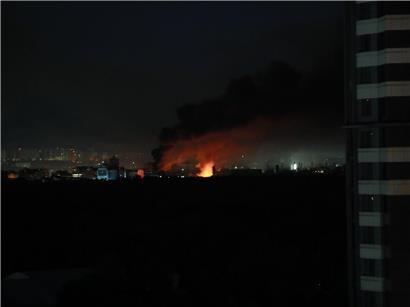 Rauch und Feuer sind in Kiew zu sehen