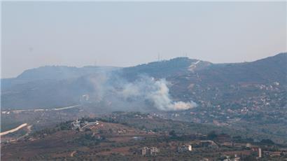Rauch, verursacht durch einen israelischen Luftangriff, steigt in Deir Siriane, Libanon, auf
