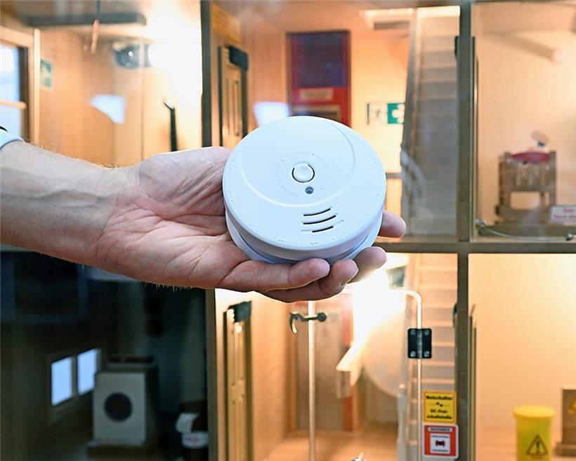 Rauchmelder sollen regelmäßig auf ihre Funktionstüchtigkeit kontrolliert werden

