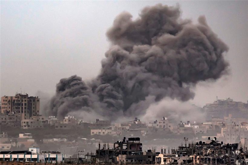 Rauchwolke im Gazastreifen nach israelischem Beschuss
