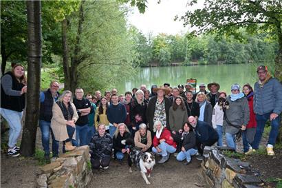 Raymond Bonert (M., mit Hut) hat aus der Anlage einen festen Treffpunkt an der Mosel gemacht
