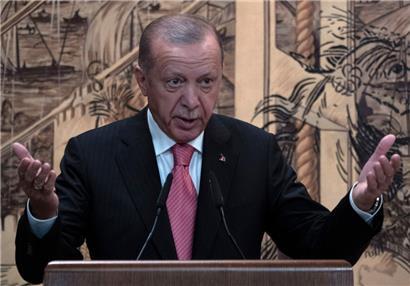 Recep Tayyip Erdogan, Präsident der Türkei, hält eine Rede während einer Unterzeichnungszeremonie im Dolmabahce-Palast 
