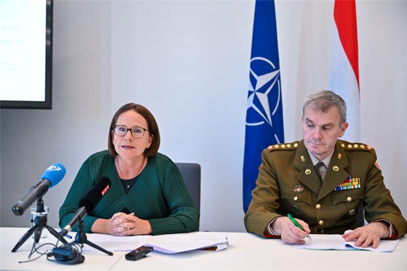 Rechnen mit einem höheren Prozent-Ziel nach dem NATO-Gipfel: Verteidigungsministerin Yuriko Backes (DP) und Colonel Guy Hoffmann
