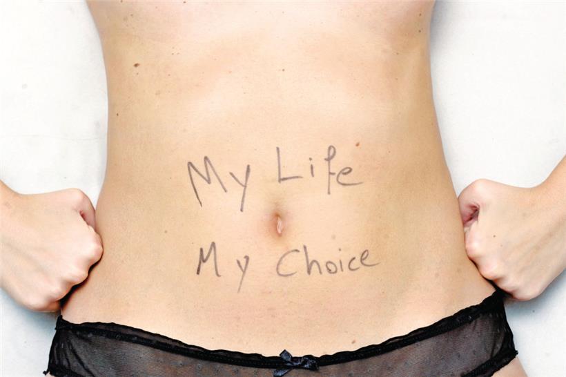 Rechtlicher Schutz für Schwangerschaftsabbrüche ist seit Jahren ein politisch heißes Eisen – und reaktionären Kräften weltweit ein Dorn im Auge
