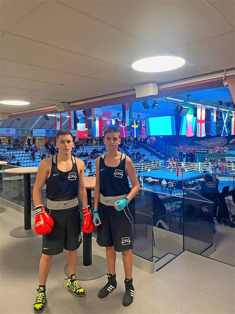Redi Xhabrahimi (l.) und Ervin Muratovic von Team Alpha Boxing haben den FLB-Verein in Schweden würdig vertreten
