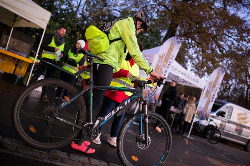 Reflektoren an der Kleidung und am Fahrrad sorgen dafür, dass man auch in der Dunkelheit gut sichtbar ist
