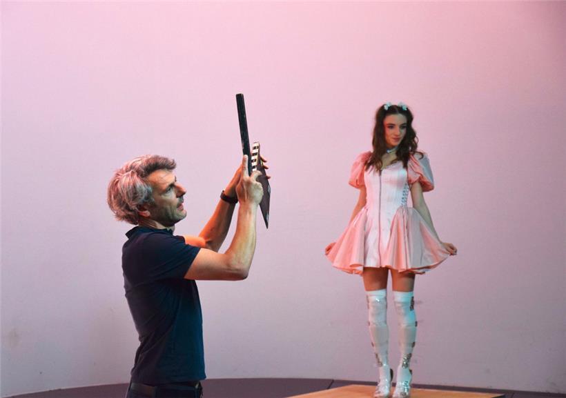 Regisseur Pitt Wagner bei den Dreharbeiten für das neue Musikvideo
