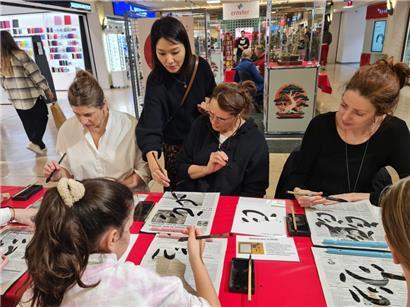 Rei Hayashimoto leitet Kurse und Workshops in Luxemburg und im französischen Grenzgebiet
