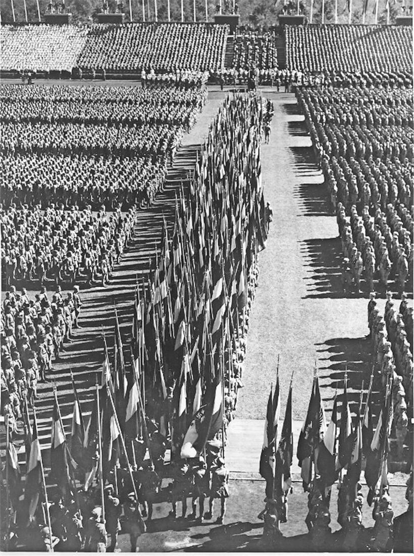 Reichsparteitag der NSDAP 1936: Aufmarsch der HJ im Stadion in Nürnberg. An dieser Nazi-Veranstaltung nahmen auch die Begründer der „Luxemburger Volksjugend“ teil.
