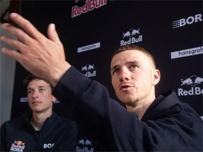 Remco Evenepoel und Florian Lipowitz fahren gleichberechtigt nebeneinander bei der Tour de France Radrennen