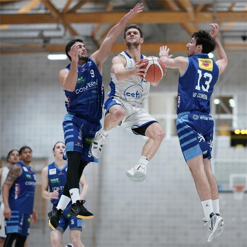 Résidence-Playmaker Alex Stein (in Weiß) schlug gleich in seiner ersten Saison ein und ist der derzeitige MVP in der LBBL der Herren
