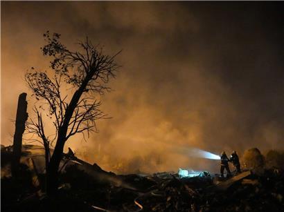 Rettungskräfte im Einsatz nach Explosion in Feuerwerksfabrik in Guandu, Liuyang, Hunan, China, Notfall und Katastrophenhilfe
