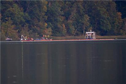 Rettungskräfte während der Suche auf dem Laacher See
