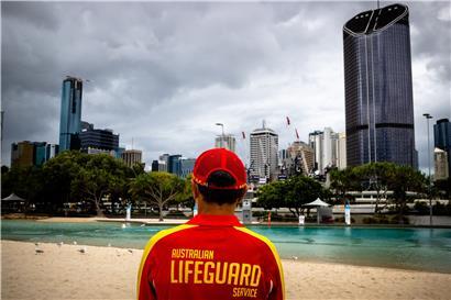 Rettungsschwimmer in Brisbane: Die lokalen Lockdowns schnappen schnell zu

