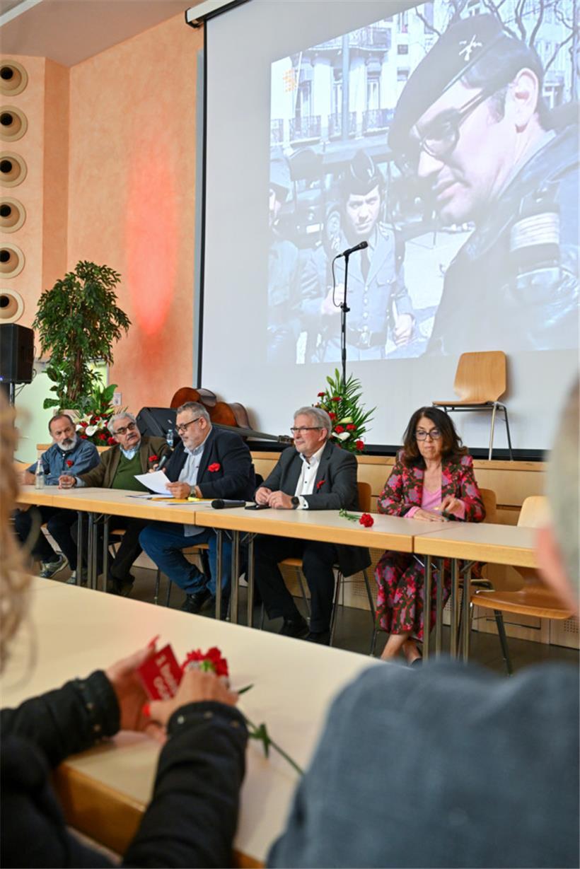 Revolutionäre Geschichtsstunde mit v.l.n.r. Acácio Pinheiro, Carlos Trindade, José Luis Correia, Mars Di Bartolomeo, Maria Eduarda Macedo
