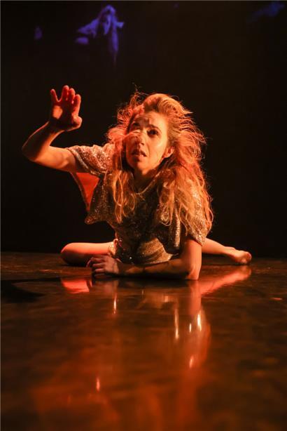 Rhiannon Morgan, dans „Clementine“
