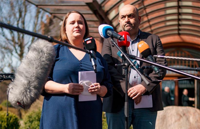 Ricarda Lang und Omid Nouripour (hier auf einem Archiv-Bild) machen den Weg für eine neue Parteispitze frei
