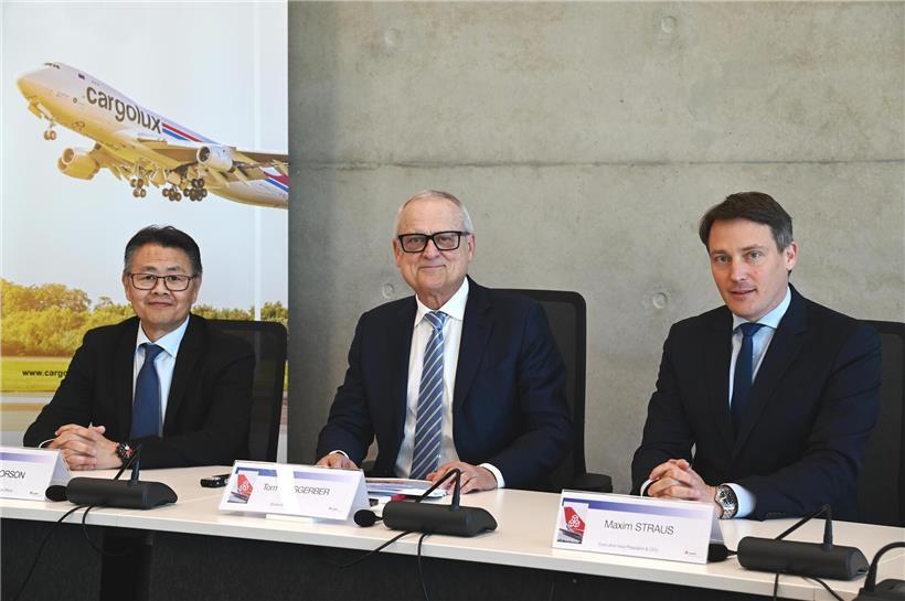 Richard Forson, Tom Weisgerber und Maxim Straus stehen nebeneinander vor neutralem Hintergrund