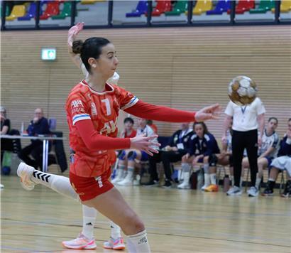 Rijalda Cilovic erzielt acht Tore für Red Boys im Fußballspiel, herausragende Torjägerin auf dem Spielfeld