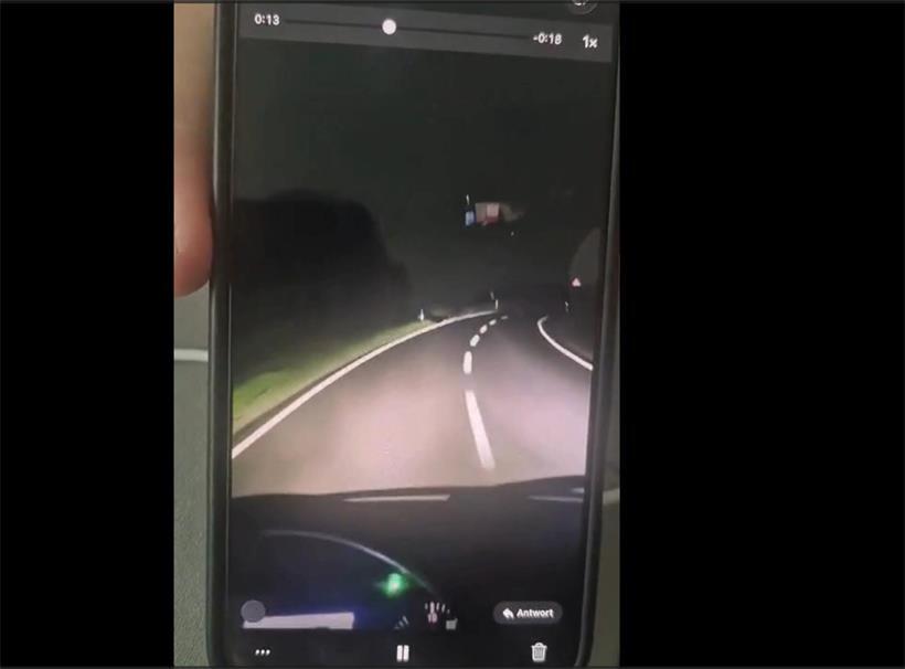 Riskante Fahrweise: Aufnahmen zeigen einen Busfahrer beim Kurvenschneiden