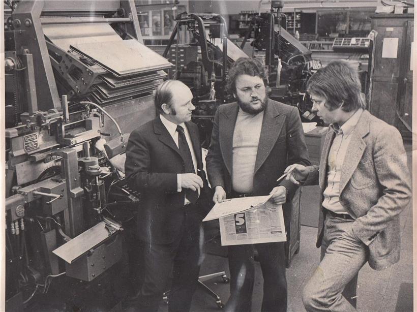 Robert Goebbels und Alvin Sold im Gespräch, Februar 1975, historische Aufnahme Luxemburg politische Persönlichkeiten