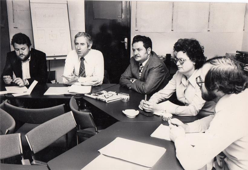 Robert Goebbels (l.) mit seinem Freund, Chef, Förderer und Vertrauten Jacques F. Poos (2.v.l.). Ebenfalls auf dem Bild: Benny Berg (3.v.l.), Lydie Schmit und Fernand Weides
