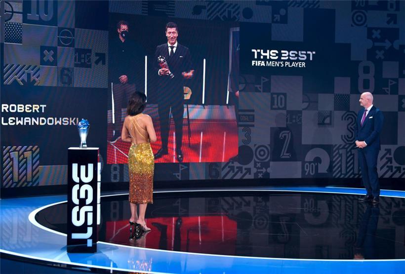 Robert Lewandowski überbot in der vergangenen Saison mit 41 Toren den „ewigen“ Bundesliga-Rekord des legendären „Bombers“ Gerd Müller
