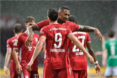 Robert Lewandowski und Jérôme Boateng durften gestern den Meistertitel bejubeln
