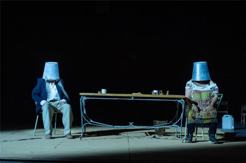 Roberto Ciulli (l.) und Eva Mattes (r.) in „S wie Schädel“
