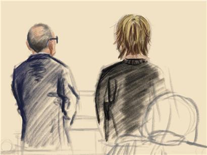 Roberto Traversini und Lebensgefährtin vor Gericht nach Urteil, Anwälte sprechen im Hintergrund, Rechtsstreit Szene