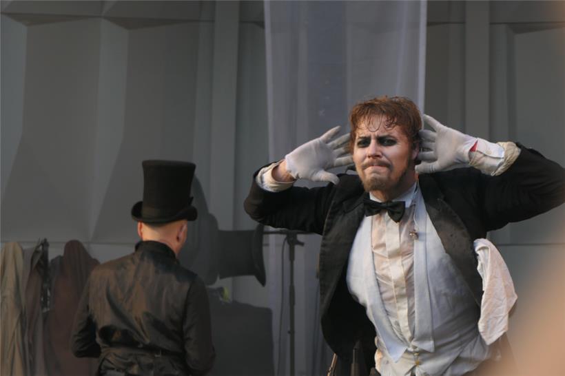 Rock aus dem 19. Jahrhundert: Coppelius (hier zu sehen: Butler Bastille)