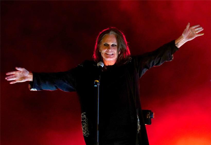 Rockstar Ozzy Osbourne bei der Abschlusszeremonie der Commonwealth Games im Alexander-Stadion
