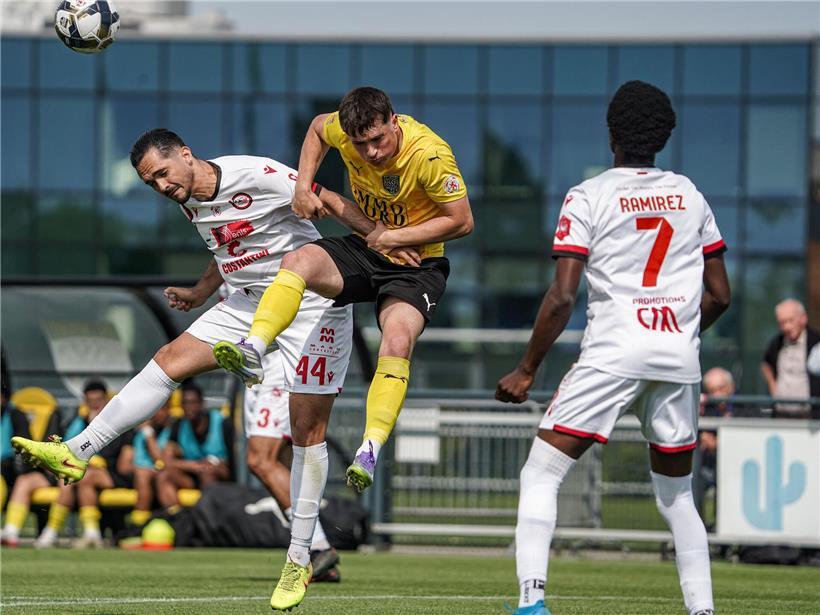 Fußballspiel zwischen Rodange in Weiß und Bissen, Entscheidung über Abstieg und Europa-Qualifikation im Ligaspiel