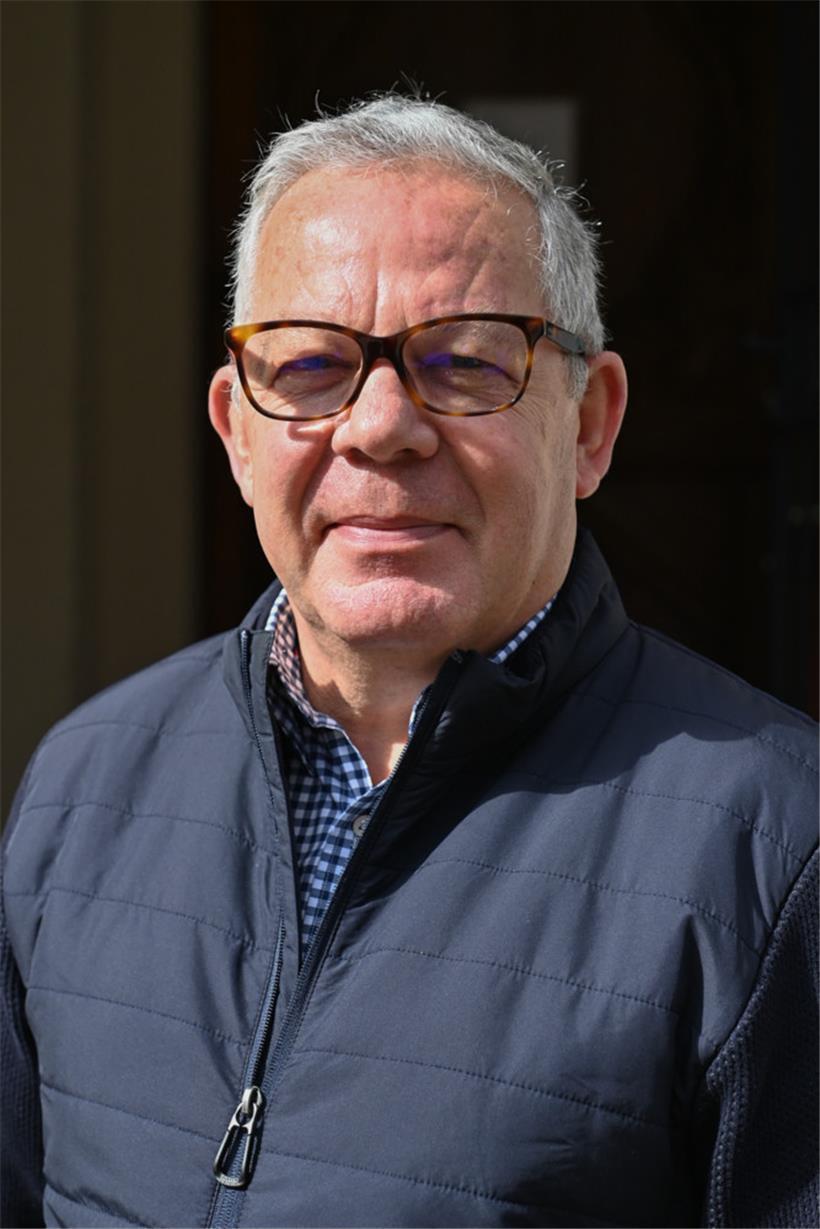 Roger Infalt ist in Ettelbrück geboren und lebt seit langer Zeit in Colmar Berg. Infalt hat 30 Jahre lang als Journalist beim Tageblatt gearbeitet, die letzten zwölf davon als Chef der Lokalredaktion. Seit fast 30 Jahren engagiert sich der 64-Jährige auch im Luxemburger Presserat. Das Amt des Präsidenten der Institution nimmt er schon zum dritten…
