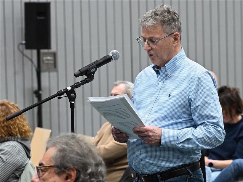 Roger Schlechter kritisiert die Stadtverwaltung wegen Nichteinhaltung der vorgesehenen Verfahrensabläufe.