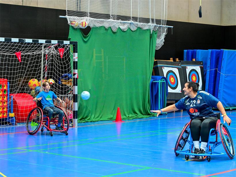 Rollstuhlhandball war eine der vielen Sportarten, die am Samstag im Rehazenter ausprobiert werden konnten