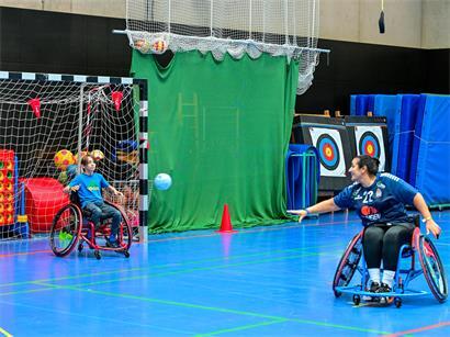 Rollstuhlhandball war eine der vielen Sportarten, die am Samstag im Rehazenter ausprobiert werden konnten