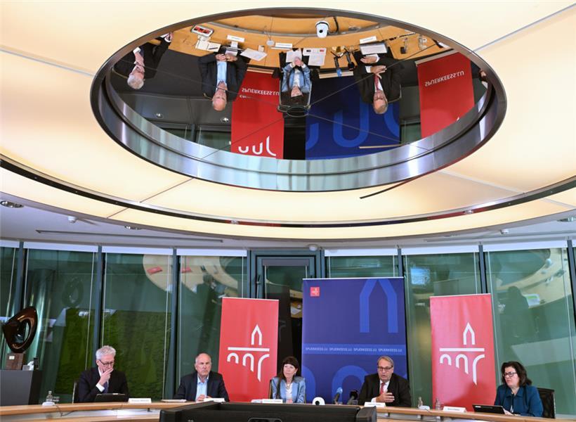 Romain Wehles, Aly Kohll, Françoise Thoma, Camille Fohl und Doris Engel (v.l.n.r.)
