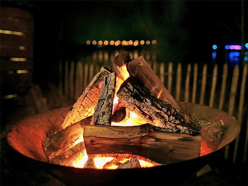 Romantische Stimmung am Badesee