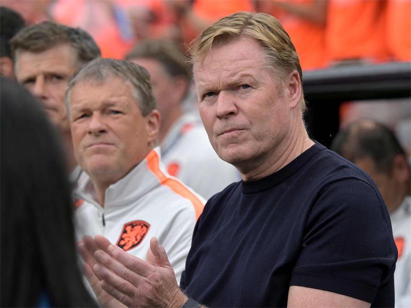 Ronald Koeman verlässt nach WM-Aus der Niederlande das Traineramt, enttäuschter Fußballtrainer bei Pressekonferenz