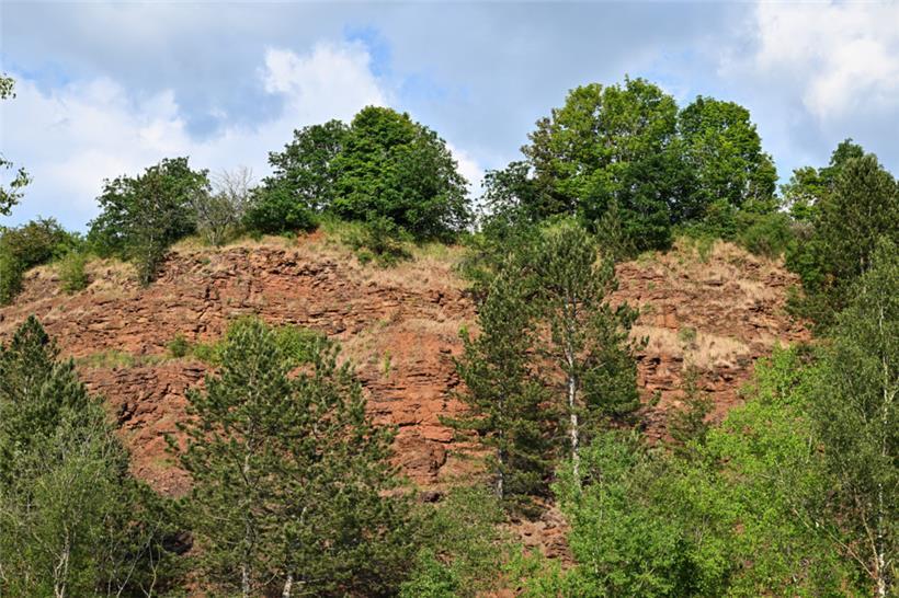 Rote Erde: Felsen im Little Utah Skill Park in Kayl 
